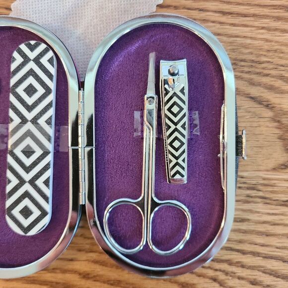 Women's Teen's Manicure Nail Care Kit 5-Piece With Padded Case Purple Black New - Picture 9 of 10